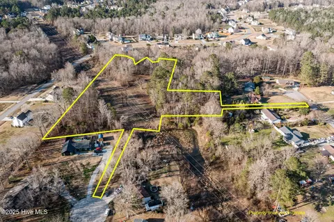 121 Meadow Trl, Jacksonville, NC 28546
