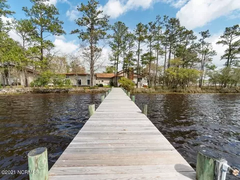 1314 Fork Point Rd, Oriental, NC 28571 photo 1