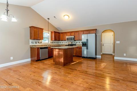 202 Demetrius Ct, Hubert, NC 28539 photo 4