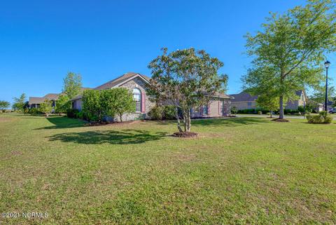 717 Castle Bay Dr, Hampstead, NC 28443 photo 2