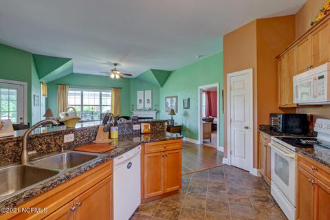 717 Castle Bay Dr, Hampstead, NC 28443 photo 9
