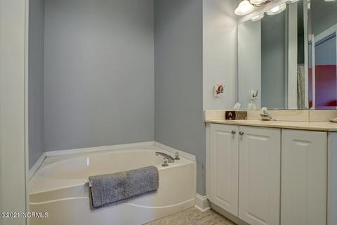 717 Castle Bay Dr, Hampstead, NC 28443 photo 23