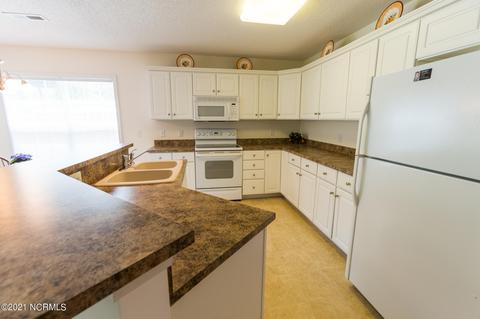 112 Holly Tree Ln, Hampstead, NC 28443 photo 5
