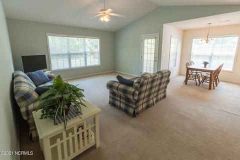 112 Holly Tree Ln, Hampstead, NC 28443 photo 9
