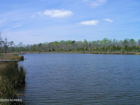 35 Treasure Pointe Dr, Bath, NC 27808
