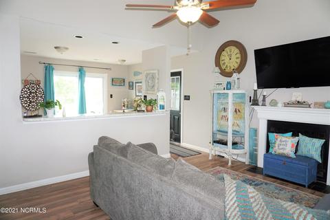 409 E Volant St, Hubert, NC 28539 photo 7