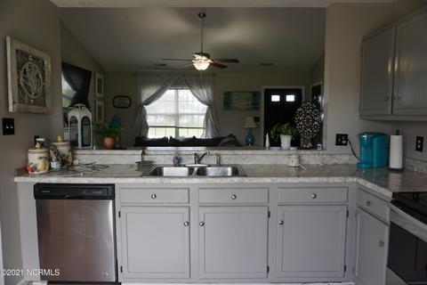 409 E Volant St, Hubert, NC 28539 photo 17