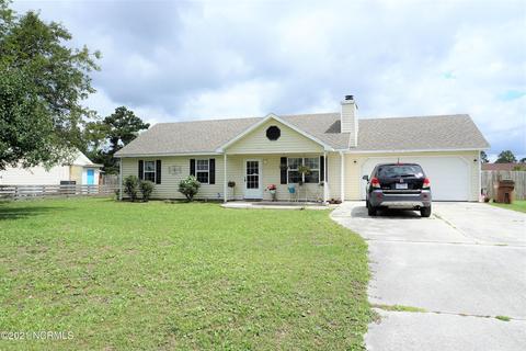 409 E Volant St, Hubert, NC 28539 photo 2