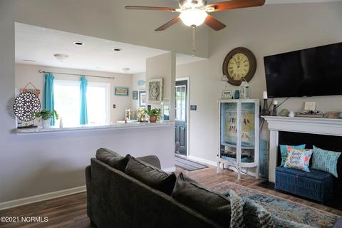 409 E Volant St, Hubert, NC 28539 photo 9