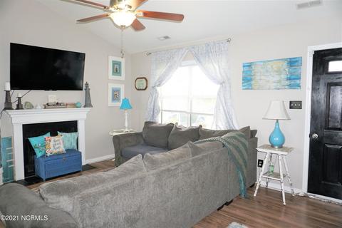 409 E Volant St, Hubert, NC 28539 photo 6