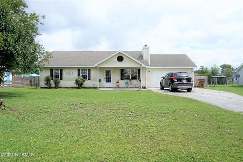 409 E Volant St, Hubert, NC 28539 photo 1