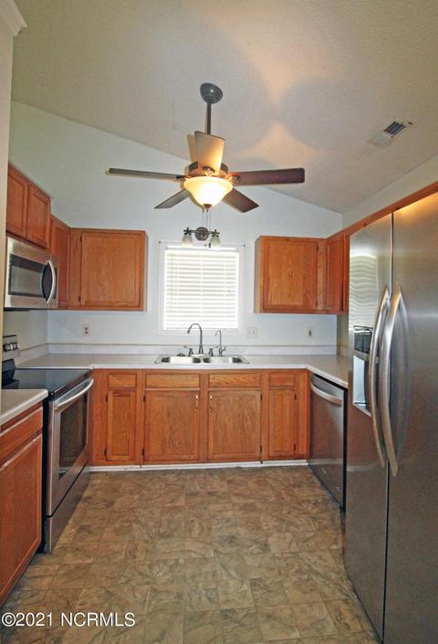 114 Dayrell Dr, Hubert, NC 28539 photo 8