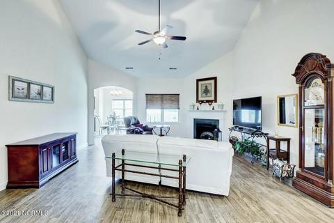 686 Aria Ln, Hubert, NC 28539 photo 4