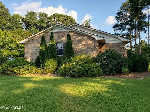202 Forest Dr, Clinton, NC 28328 photo 3