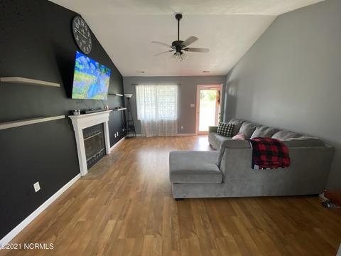 203 Nutfield Dr, Hubert, NC 28539 photo 3