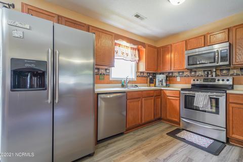 202 Britton Ln, Hubert, NC 28539 photo 9