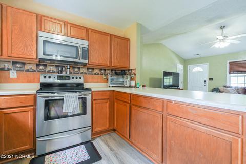 202 Britton Ln, Hubert, NC 28539 photo 8