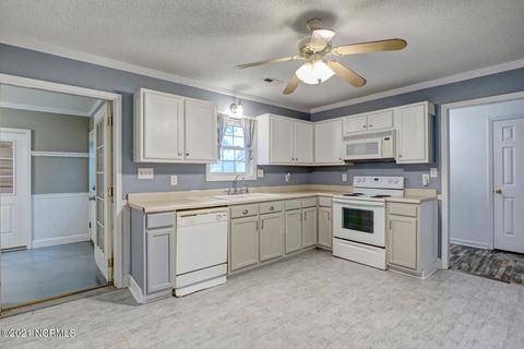 404 Dayrell Dr, Hubert, NC 28539 photo 9
