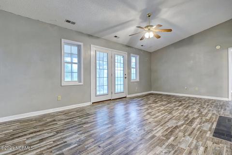 404 Dayrell Dr, Hubert, NC 28539 photo 6
