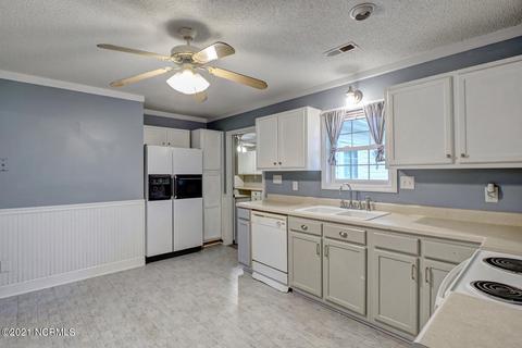 404 Dayrell Dr, Hubert, NC 28539 photo 12