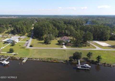 122 Waterway Dr, Beaufort, NC 28516