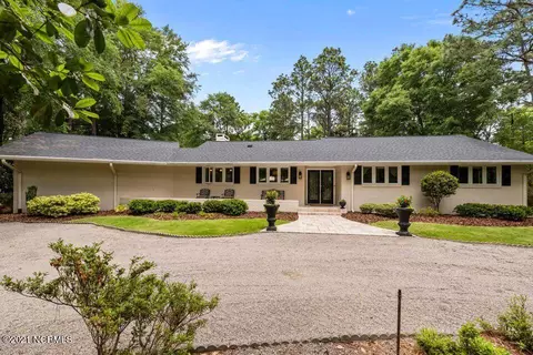240 Mckenzie Rd W, Pinehurst, NC 28374