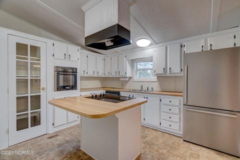 403 Woodside Dr, Hampstead, NC 28443 photo 11