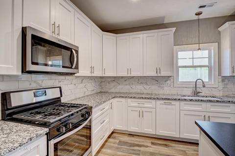 2489 Hoover Rd, Hampstead, NC 28443 photo 9