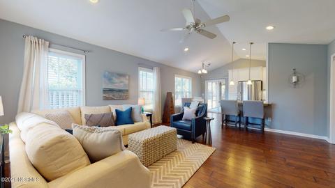 137 Holly Tree Ln, Hampstead, NC 28443 photo 3