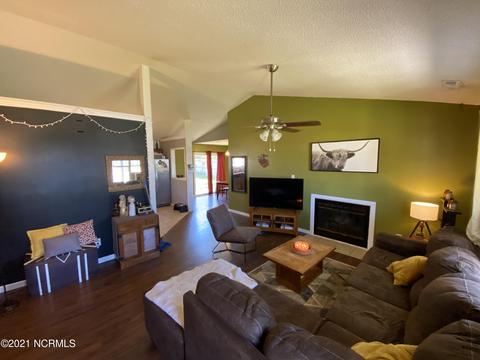 401 Cascade Ct, Hubert, NC 28539 photo 2