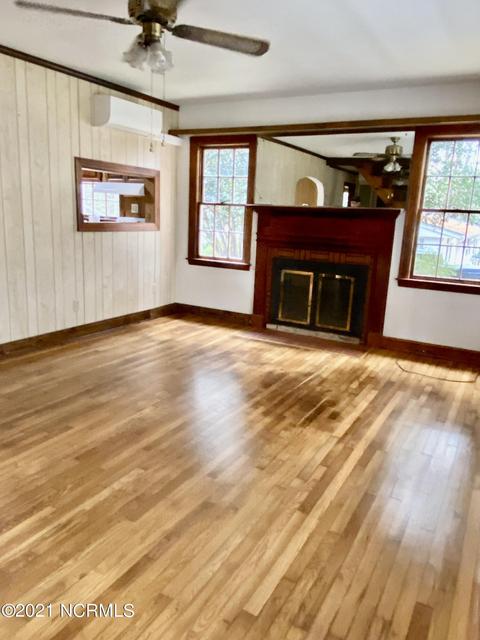 708 E Main St, Aberdeen, NC 28315 photo 3