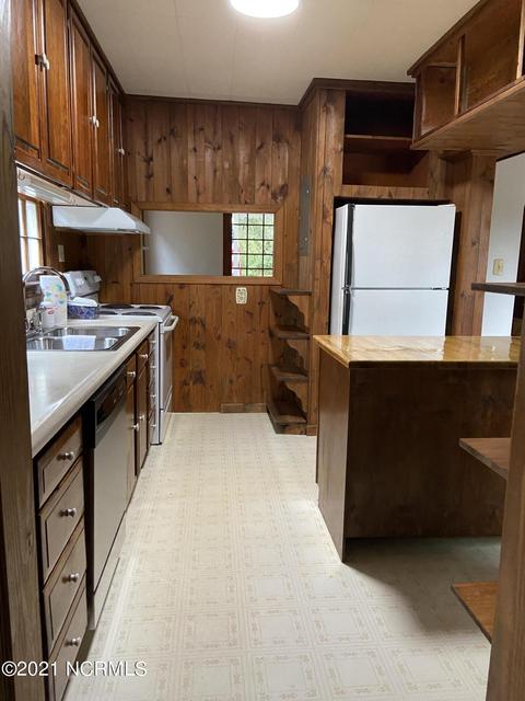 708 E Main St, Aberdeen, NC 28315 photo 10