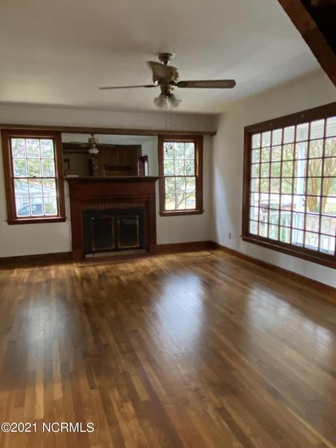708 E Main St, Aberdeen, NC 28315 photo 2