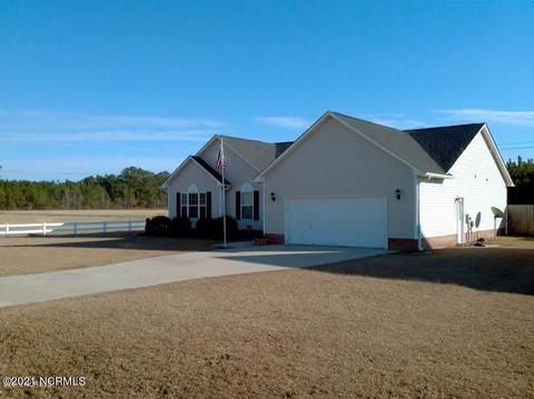 101 Mandy Ln, Hubert, NC 28539 photo 2