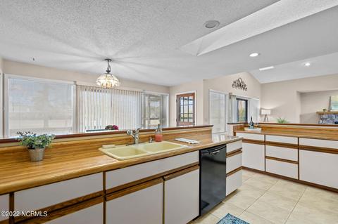110 Pine Needle Dr, Hampstead, NC 28443 photo 15