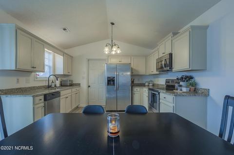 419 Dion Dr, Hubert, NC 28539 photo 7