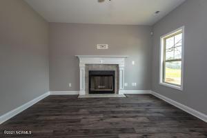 113 E 6th Ave, Raeford, NC 28376 photo 4