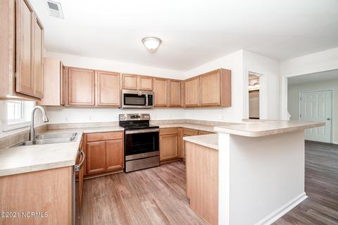 102 Apache Trl, Havelock, NC 28532 photo 8
