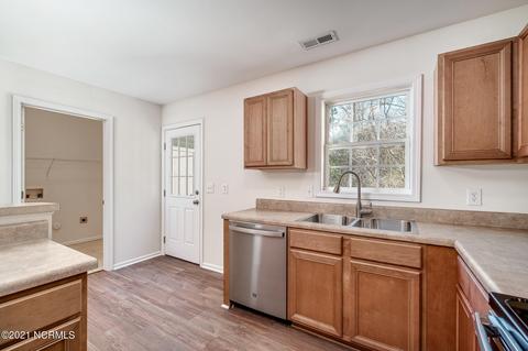 102 Apache Trl, Havelock, NC 28532 photo 9