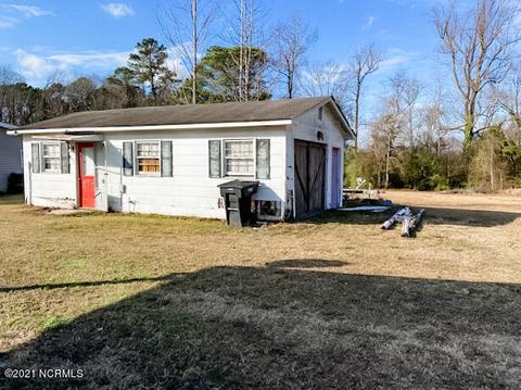 604 W Stevens St, Wallace, NC 28466 photo 3