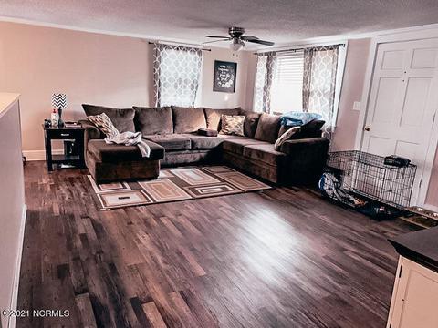 604 W Stevens St, Wallace, NC 28466 photo 4