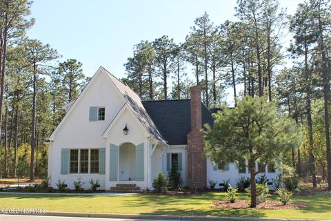 137 Chanticleer Dr, Pinehurst, NC 28374 photo 1