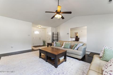 115 Cherry Grove Dr, Richlands, NC 28574 photo 4