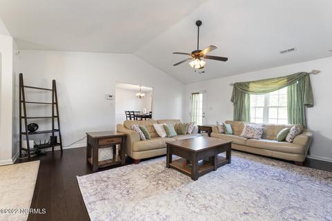 115 Cherry Grove Dr, Richlands, NC 28574 photo 5