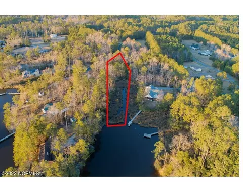 327 Compass Point Dr, Oriental, NC 28571 photo 1