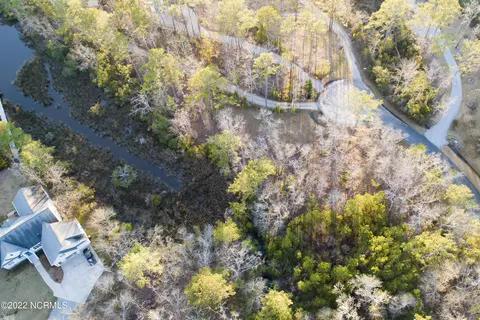 327 Compass Point Dr, Oriental, NC 28571 photo 9