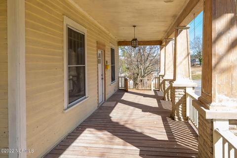 317 E Johnson St, Clinton, NC 28328 photo 3