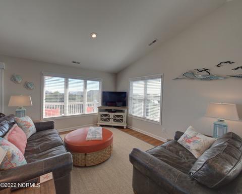 111 E Summer Pl, Emerald Isle, NC 28594 photo 9