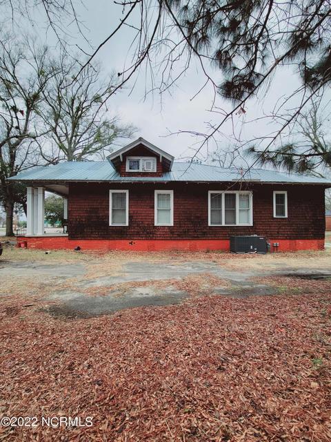 526 Spring St, Hamlet, NC 28345 photo 4