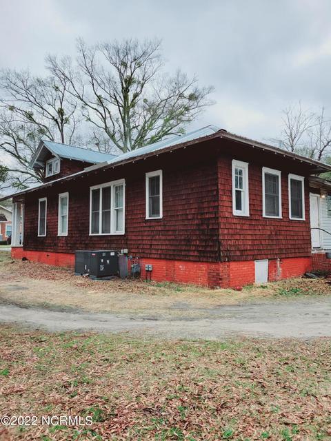 526 Spring St, Hamlet, NC 28345 photo 6